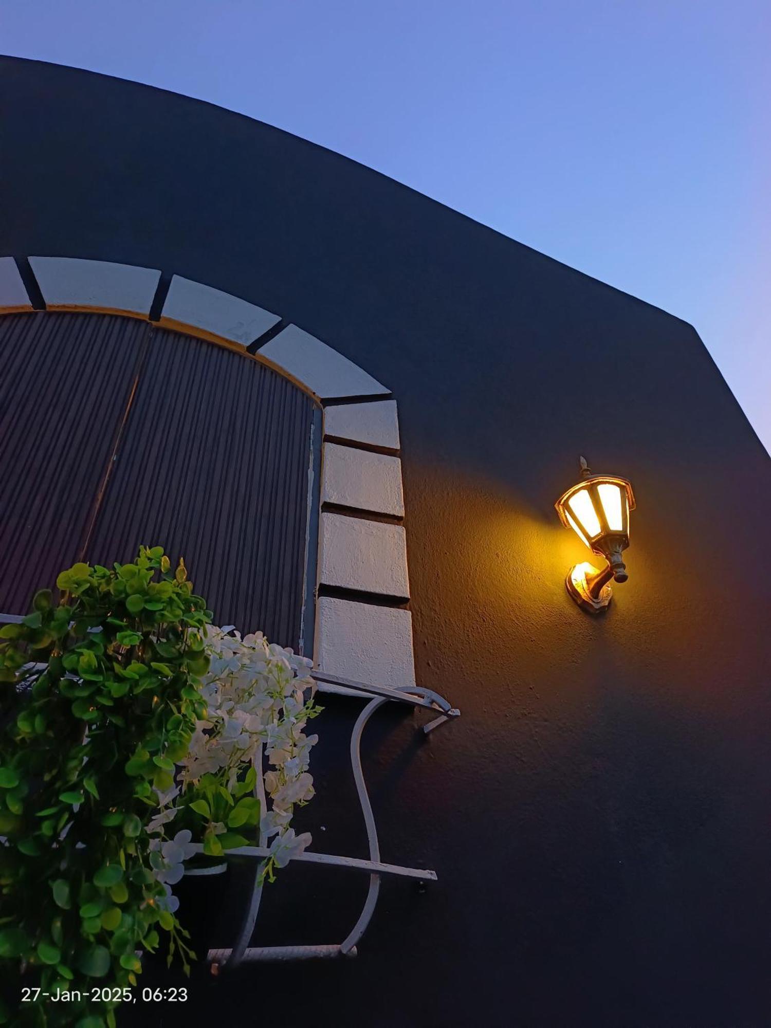 Caveman Guest House Пудучеррі Екстер'єр фото